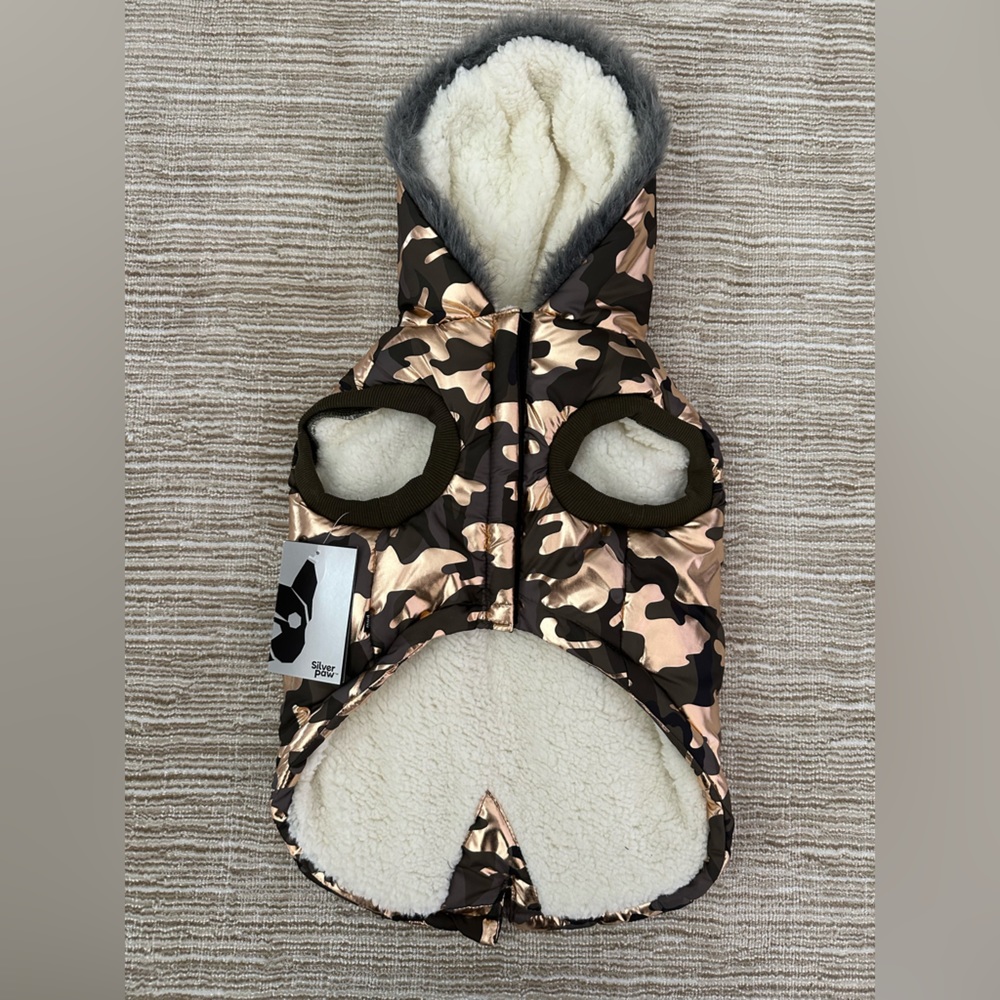 Silver Paw Metallic Camo Sherpa Lined Puffer Vest NWT (Size Large)
